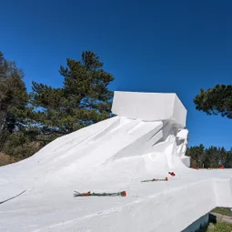 Фото с Ладожский памятник