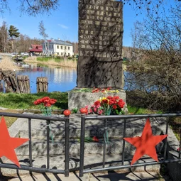 Фото с Ладожский памятник